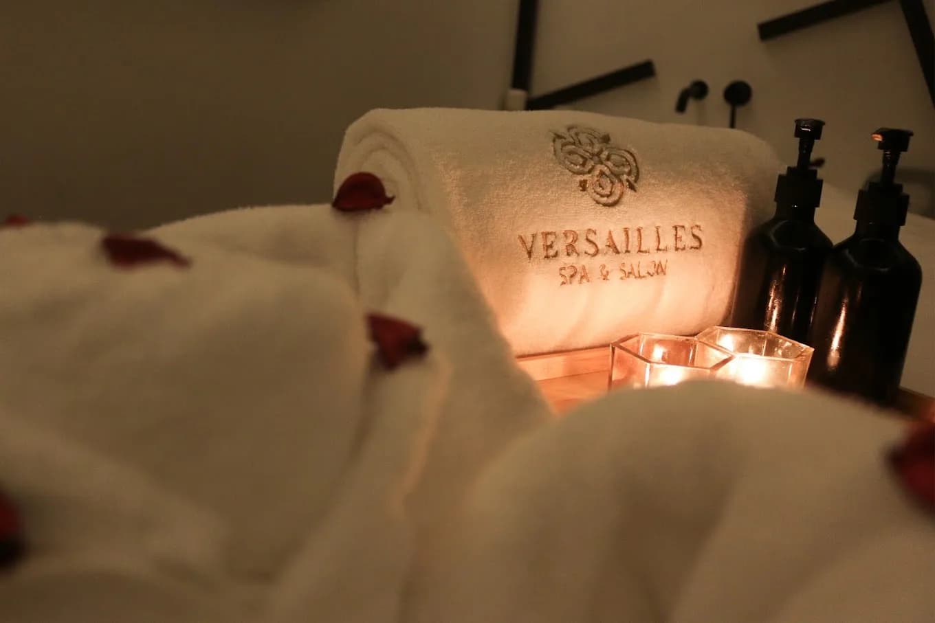 Versailles Spa - Aloft Airport Hotel