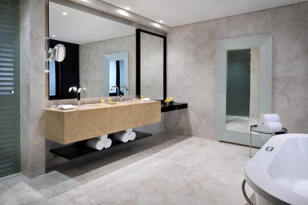 Dubai Marriott Harbour Hotel